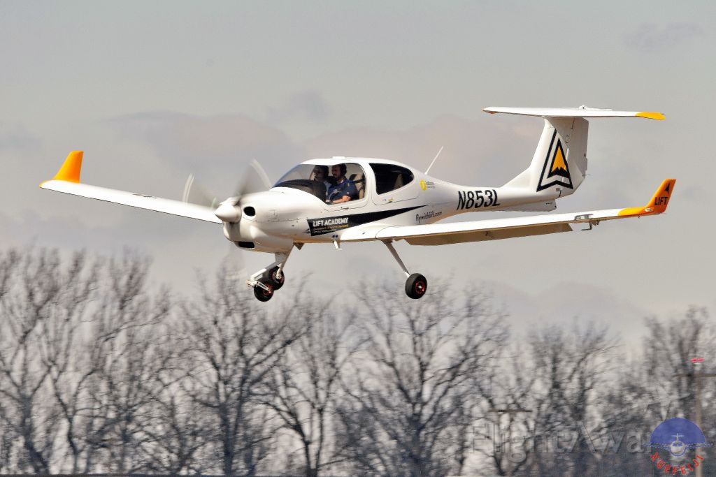 飞机信息: 日期:2021年6月06日 时间:10:20 型号:diamond da40 ng钻石