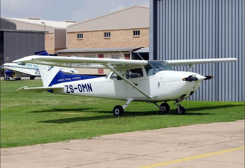 两架塞斯纳Cessna 172..